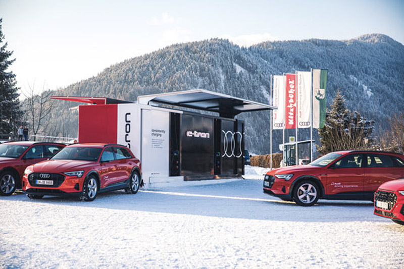 Audi zařídila na Světovém ekonomickém fóru přepravu s ekologickou flotilou