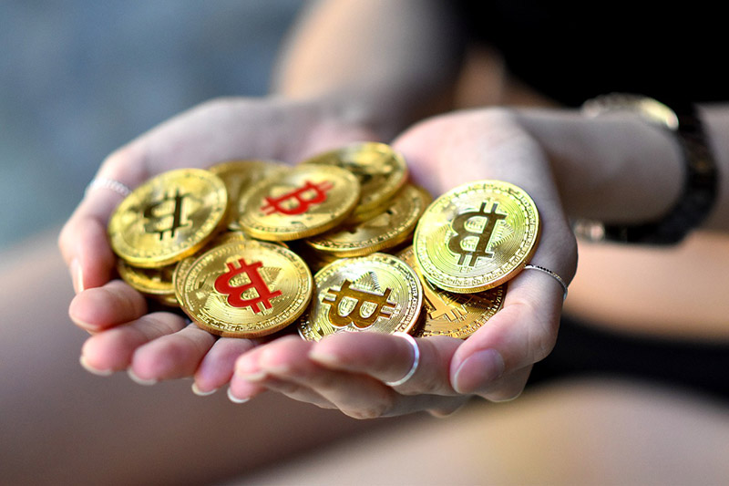 Bitcoin mladé lidi tolik netáhne, větší jistotu hledají ve zlatu