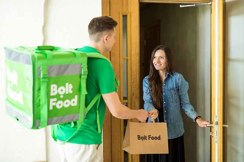Bolt v Praze spustil rozvážkovou službu jídla z restaurací