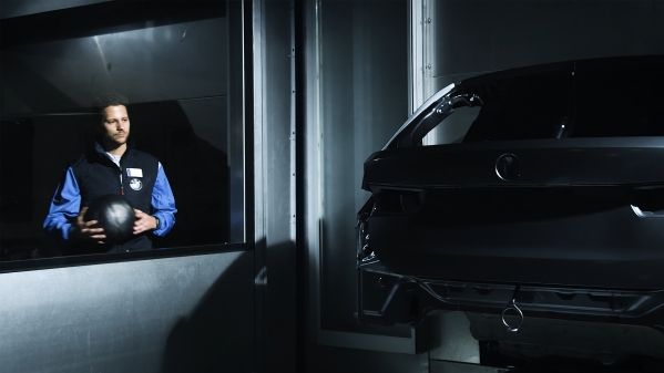 BMW a využití umělé inteligence k dokonalejšímu lakování