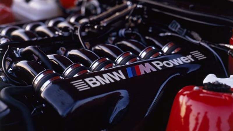 BMW M a vznik jeho energického loga s trikolorou