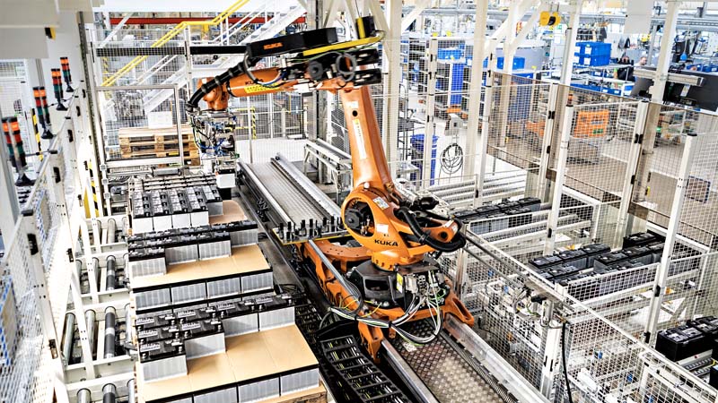 Škoda využívá v Kvasinách robota ke zrychlení výrobního procesu
