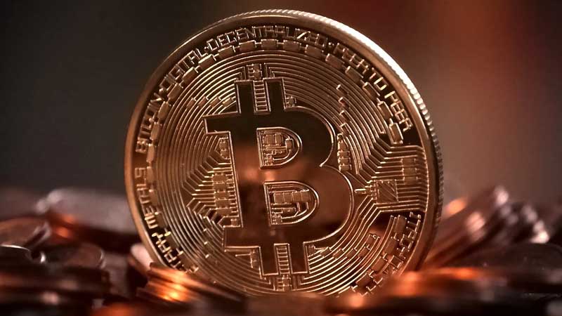 Bitcoin pokořil hranici 30 tisíc dolarů
