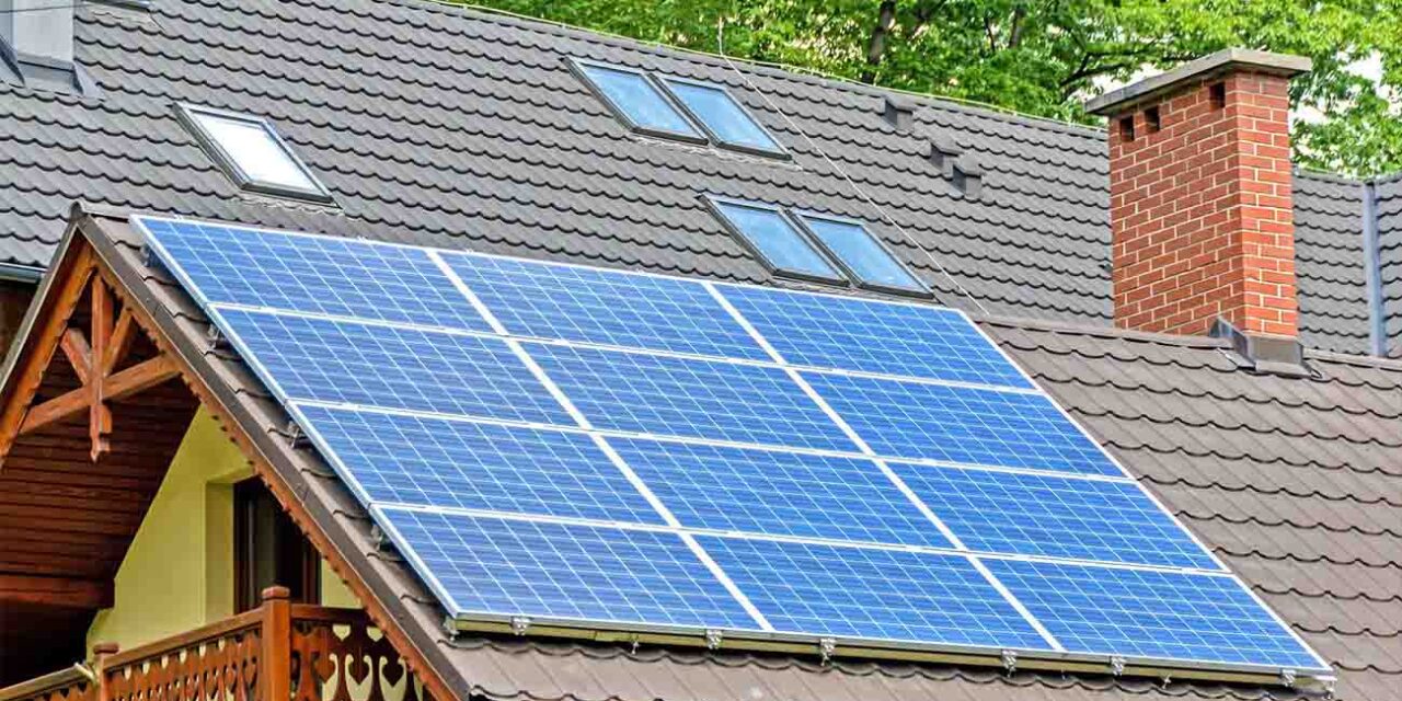 Solární elektrárny rychle přibývají, ověřených firem je ale málo