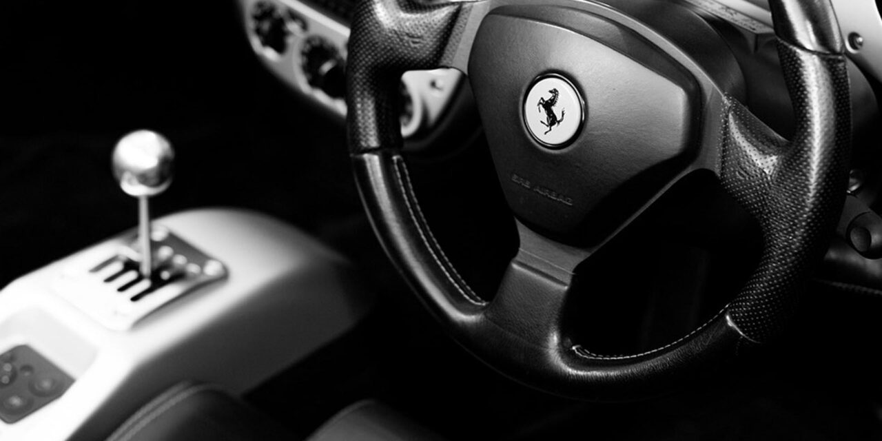 Luxusní auta na firmu: V ČR je nejoblíbenější Ferrari